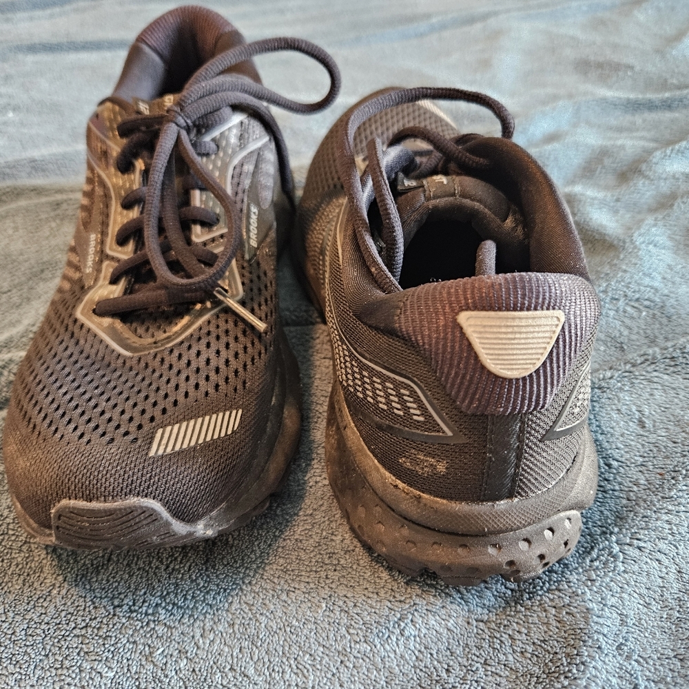 Brooks Womens Charcoal Black Sneakers